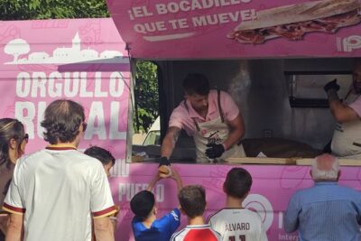 Jamón, pantalla y fútbol: así vivirá Cilleros la semifinal